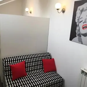 https://romantica-mansarda-8piano-15-min-dal-centro.italymilanhotels.net
